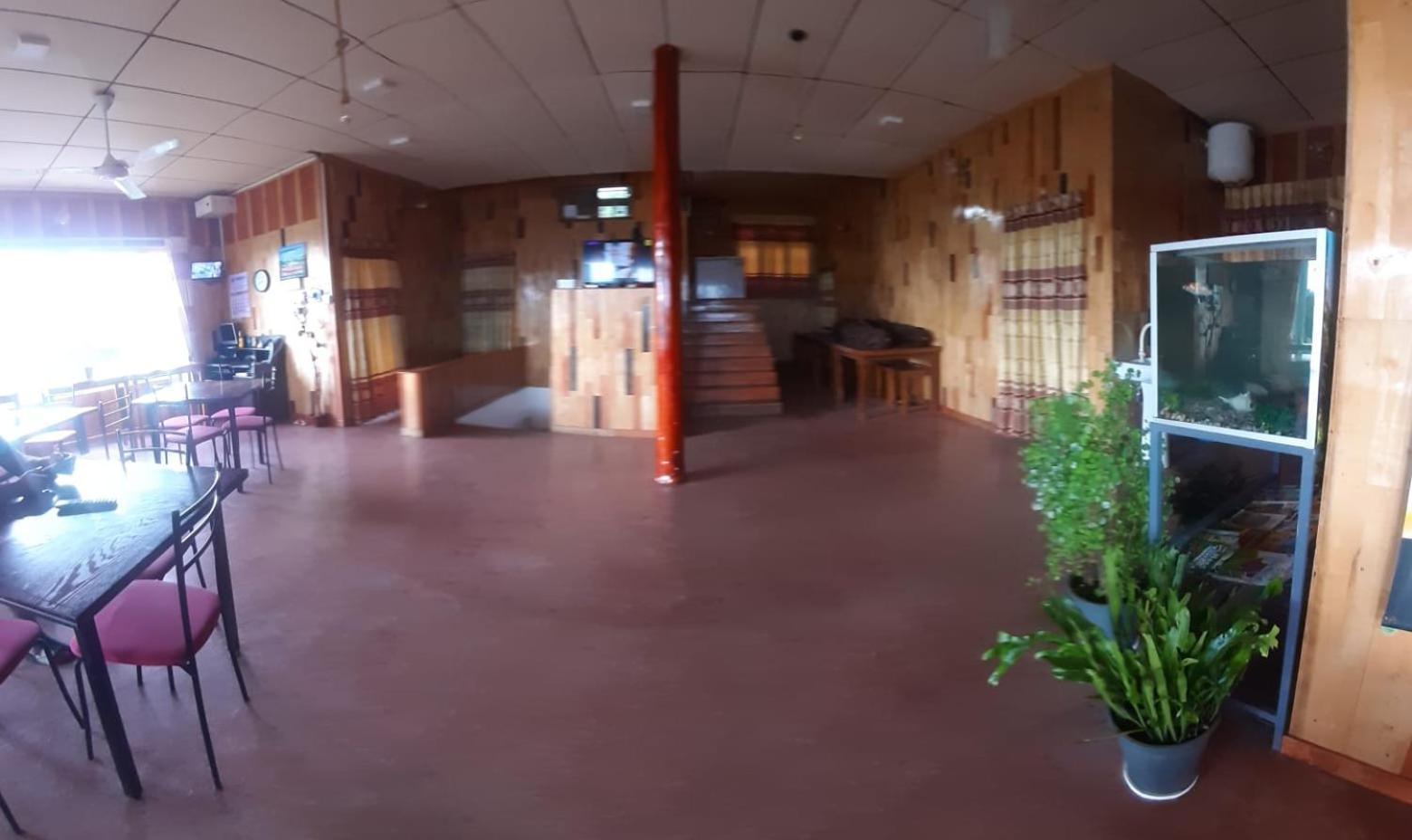 Polo Region Rest Inn Хапутале Екстериор снимка