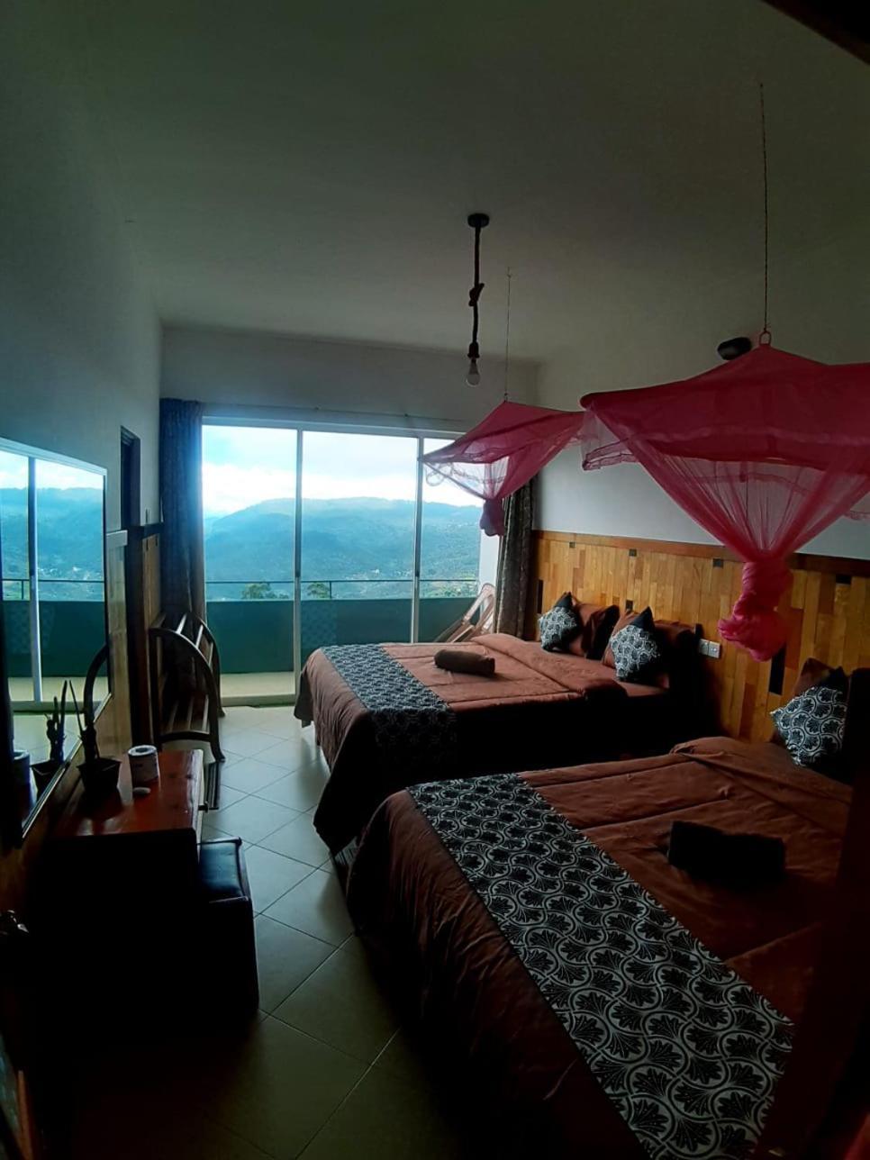 Polo Region Rest Inn Хапутале Екстериор снимка