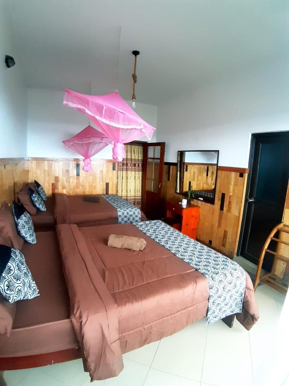 Polo Region Rest Inn Хапутале Екстериор снимка