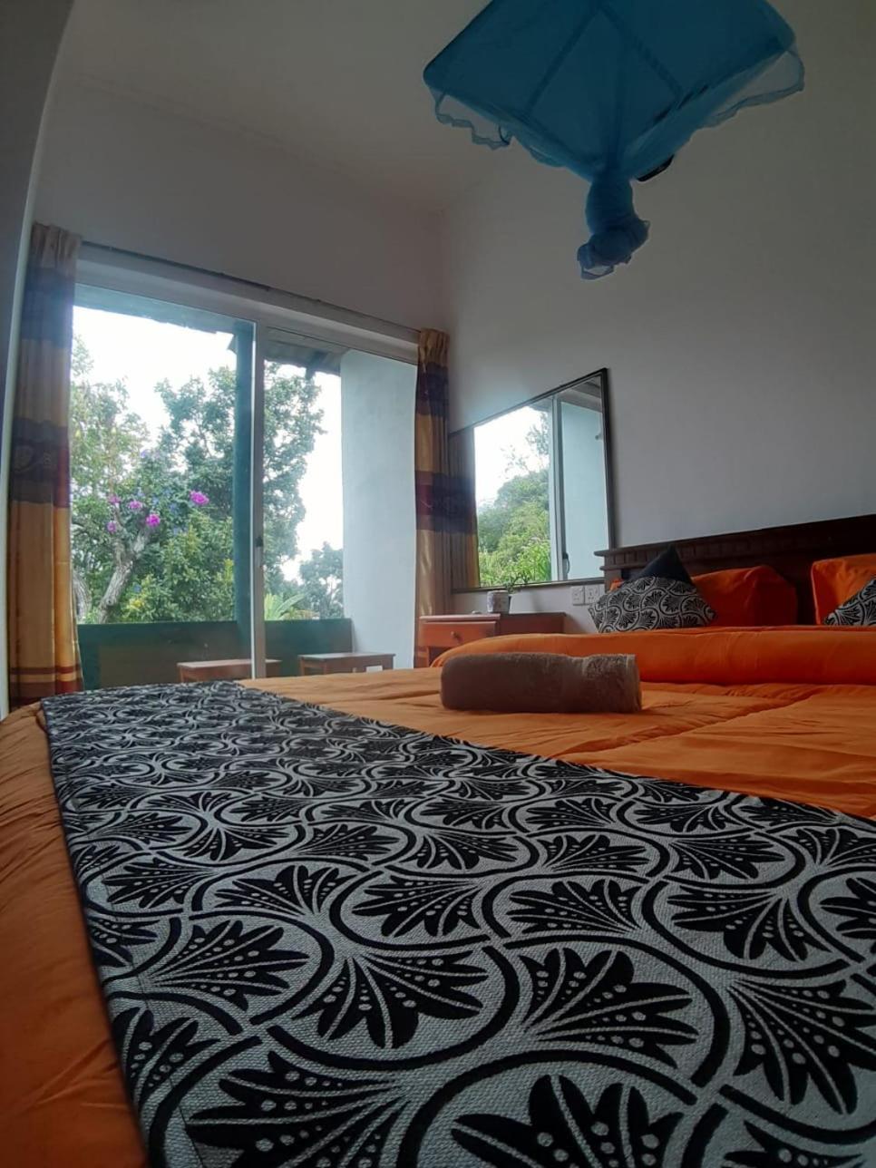 Polo Region Rest Inn Хапутале Екстериор снимка